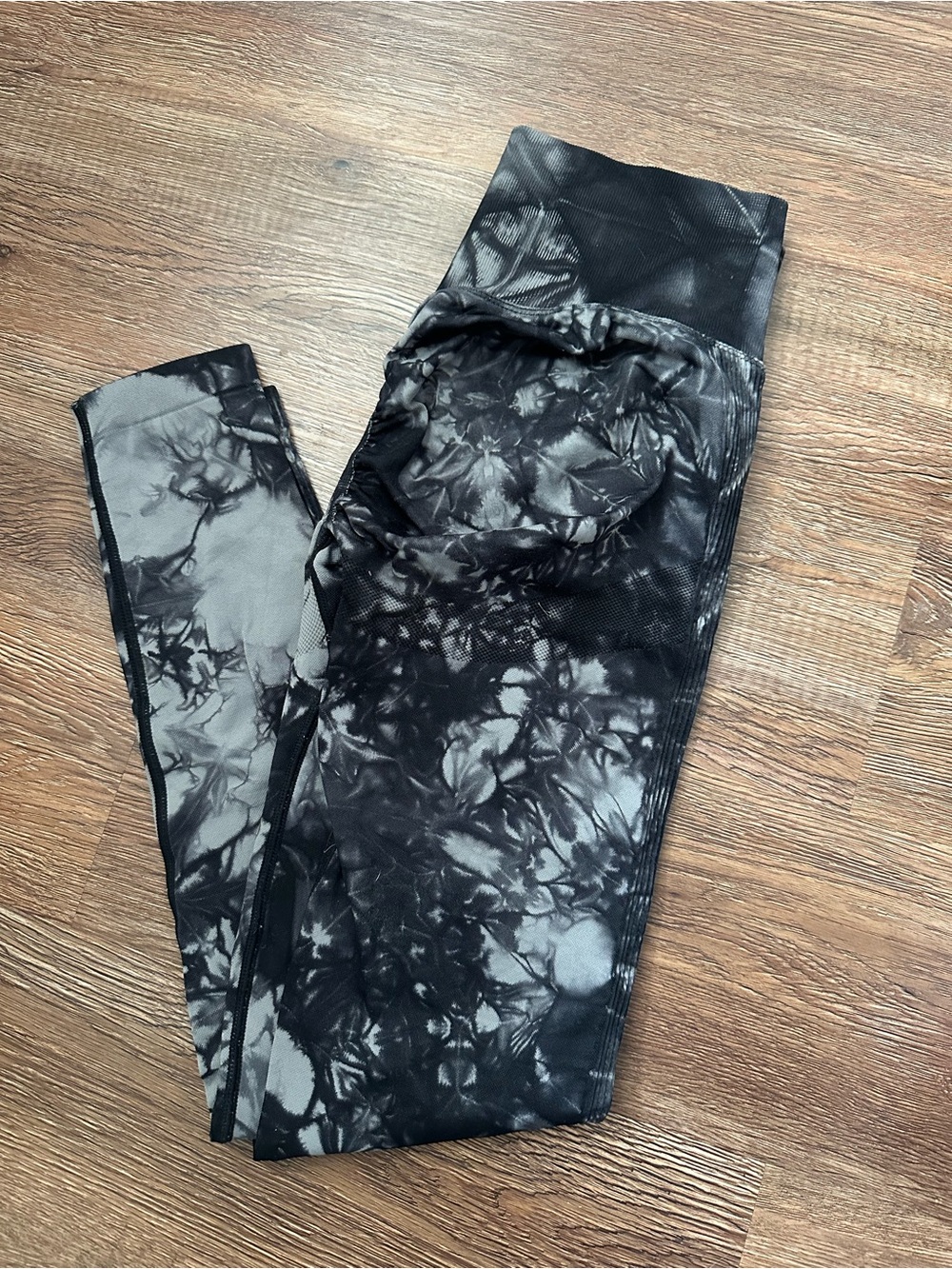 Black & Gray Tie-Dye Womens Scrunch Butt Leggings - High Waisted